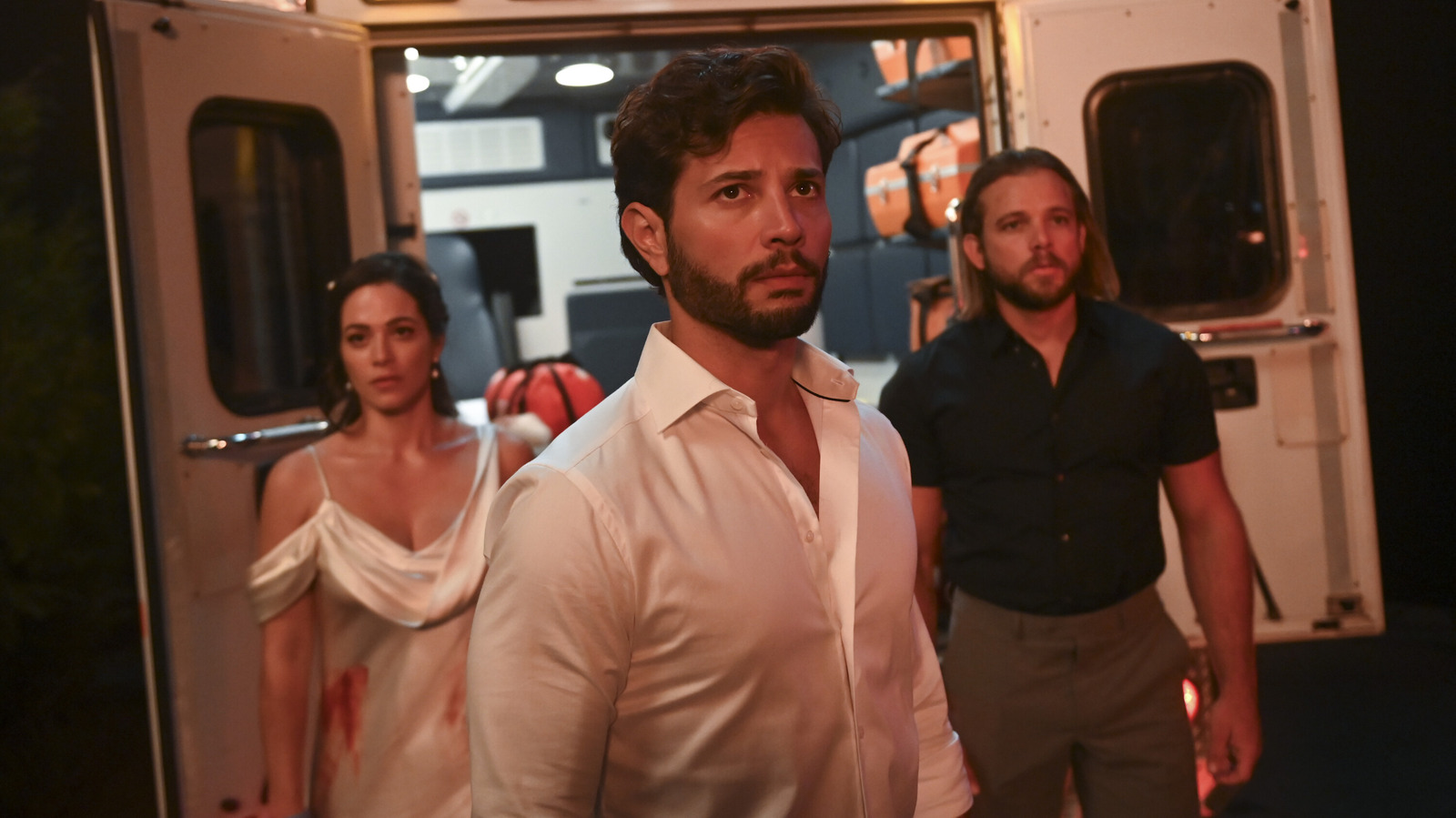 A cena do casamento da estreia da terceira temporada de Fire Country não faz sentido