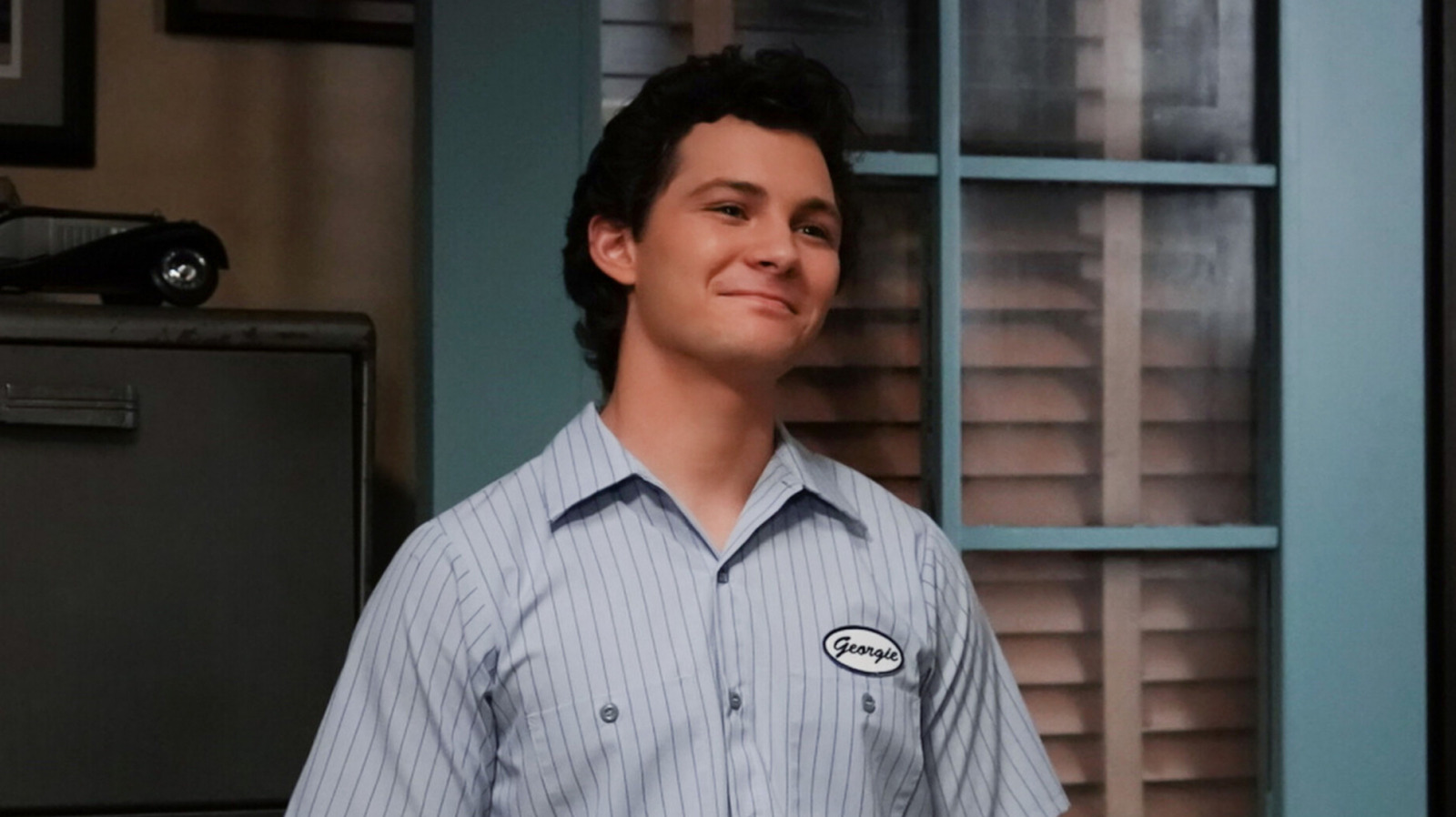 Por que o tributo do episódio 1 de Georgie e Mandy à morte do jovem Sheldon parece estranho