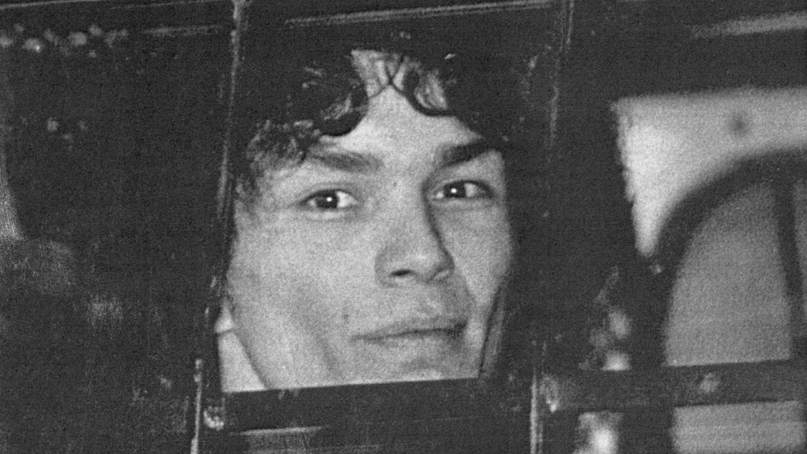Aqui está o que aconteceu com o corpo de Richard Ramirez depois que ele morreu