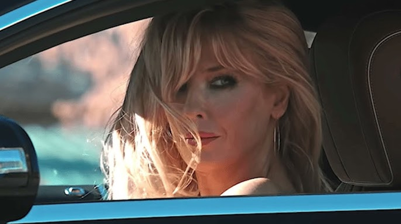 Que carro Beth dirige?