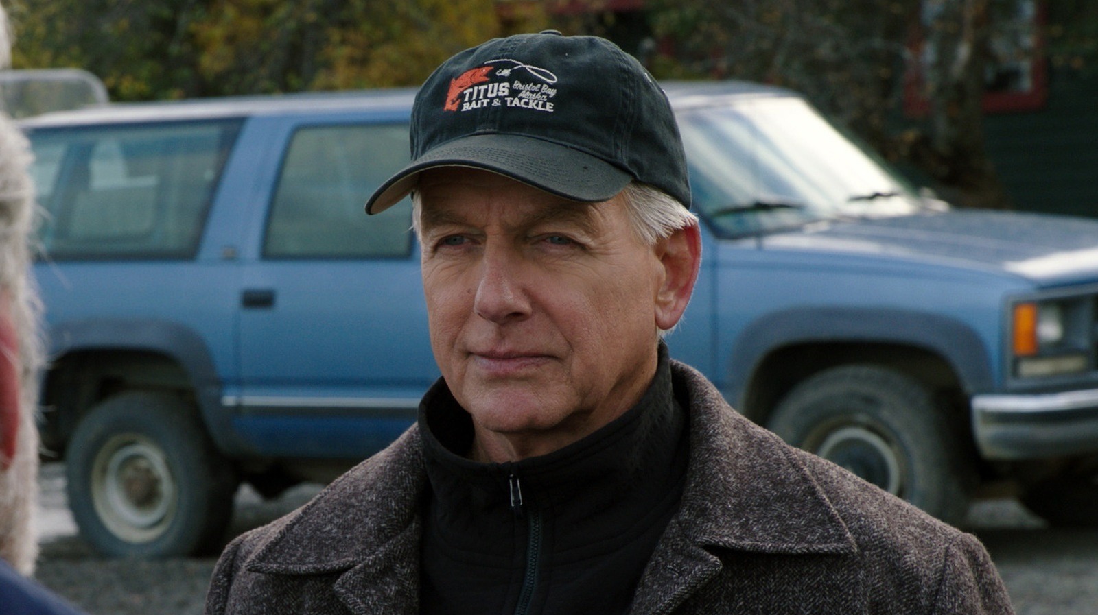Quantos anos tem Gibbs de Mark Harmon no NCIS & ncis: Origins?