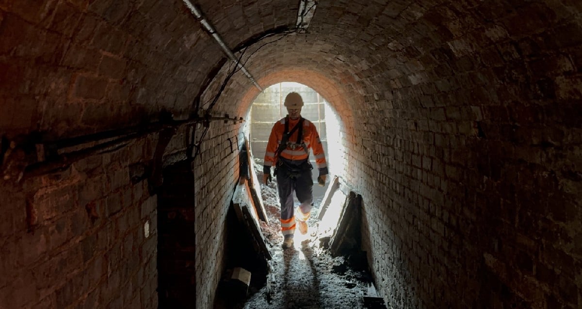 Rede de túneis esquecidos encontrados sob a estação de trem inglesa