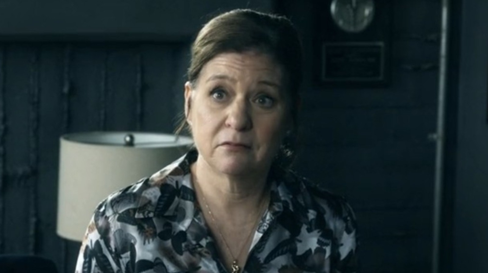 Quem interpreta o Dr. Wendy Hughes?