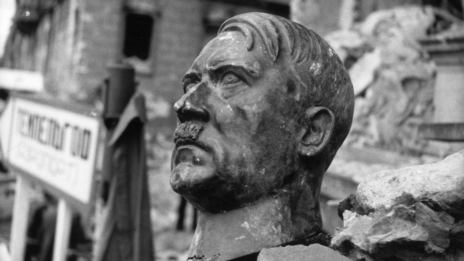 A caçada bizarra de Adolf Hitler para o Santo Graal explicou