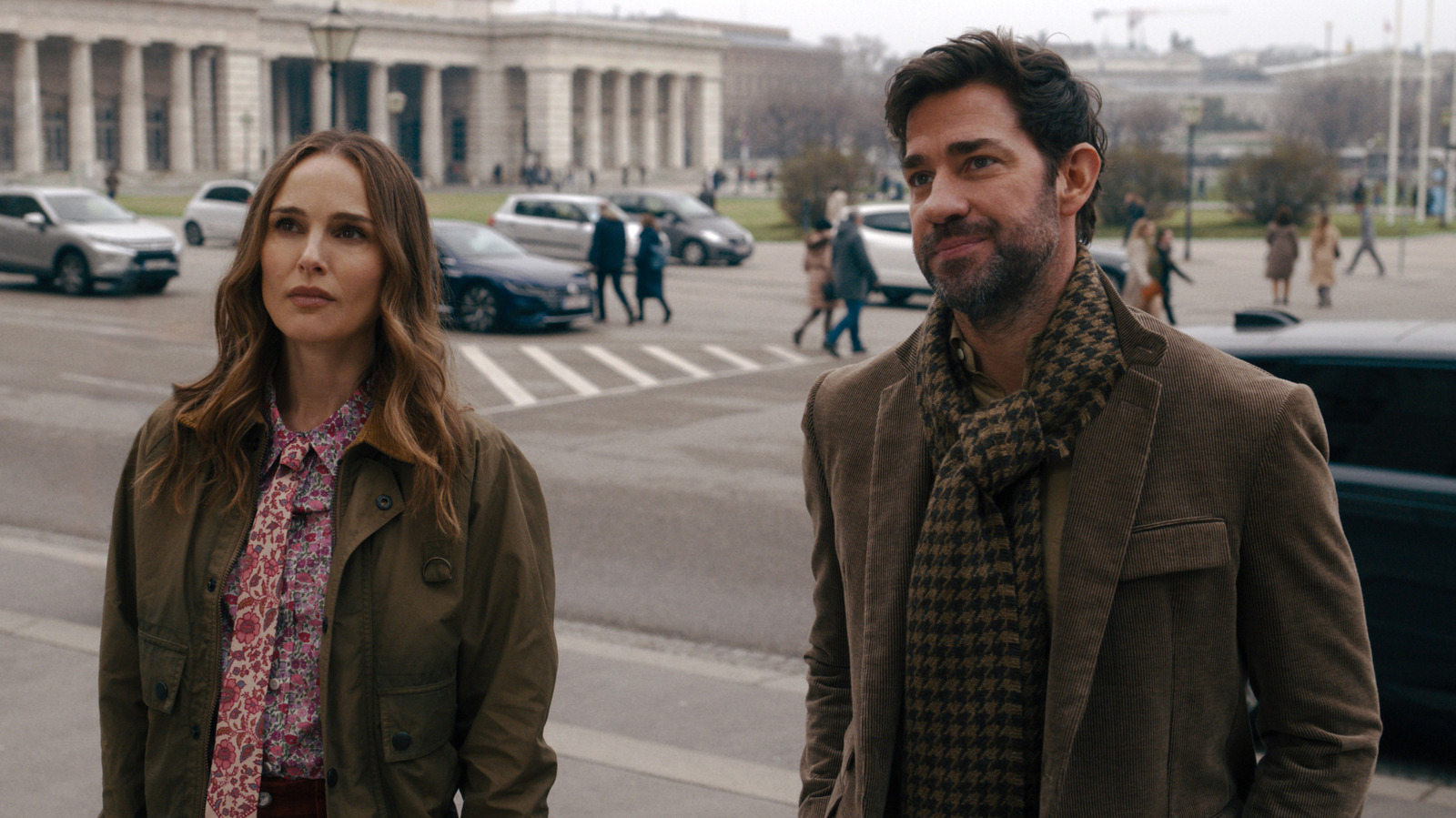 John Krasinski e Natalie Portman não podem salvar este copycat de Indiana Jones
