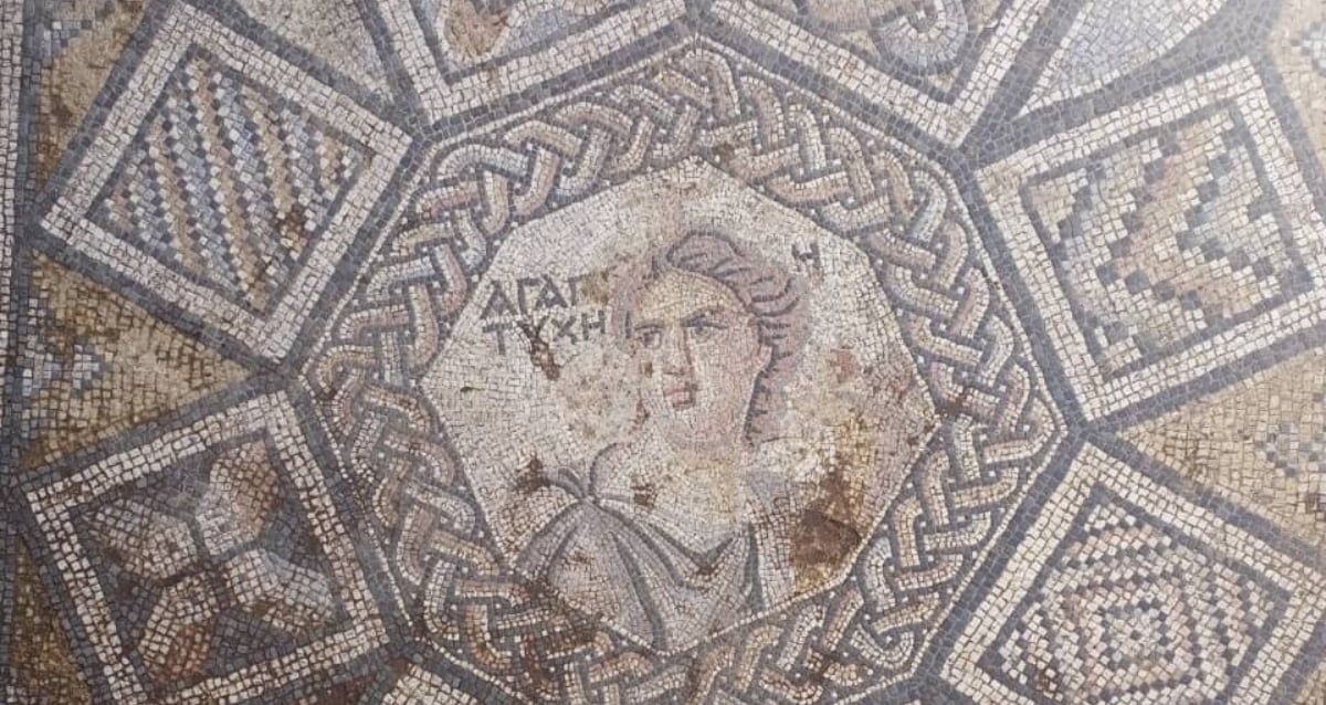 Mosic da era romana da deusa Tyche desenterrada na Síria