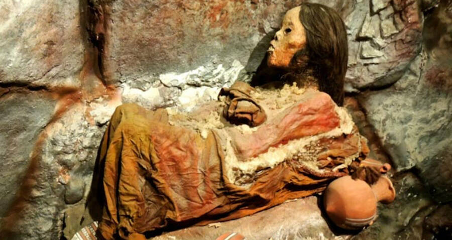 Qual o papel do relâmpago nos rituais de sacrifício infantil do Incan?