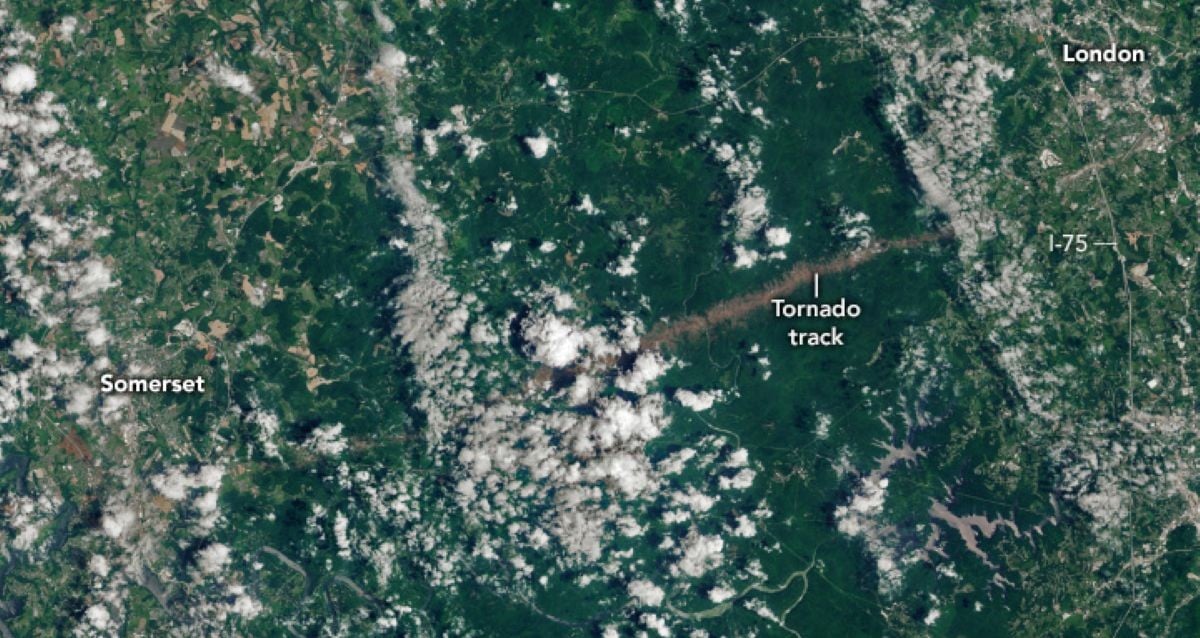 A cicatriz de um tornado mortal de Kentucky é visível do espaço