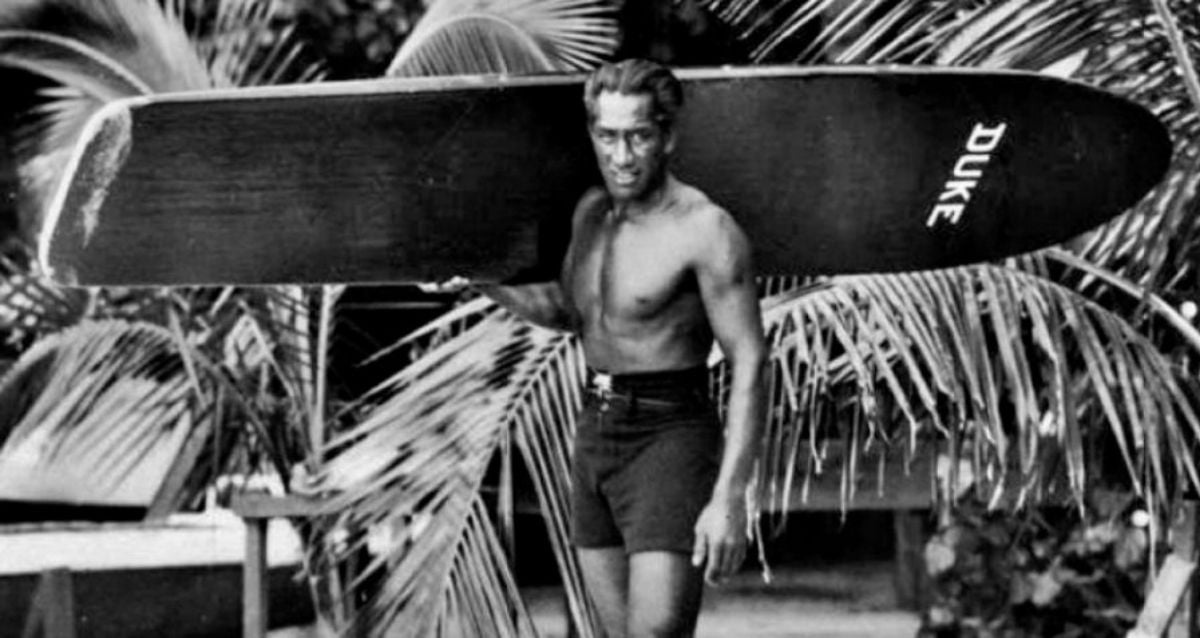Duke Kahanamoku, o pai do surf moderno