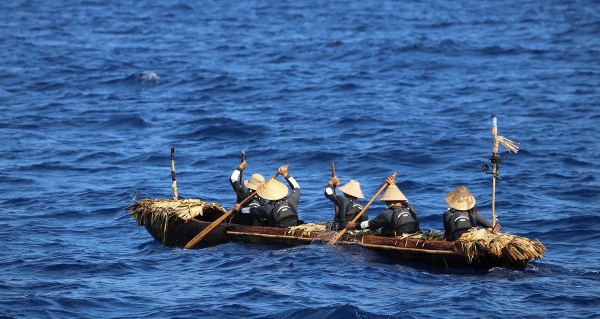 Os pesquisadores fazem uma jornada de 140 milhas em uma canoa primitiva