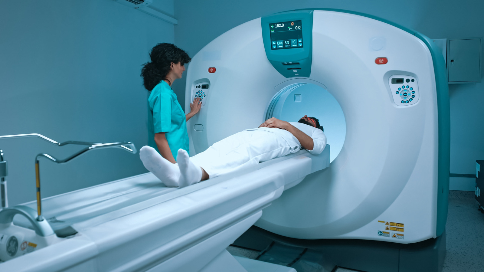 Por que parar uma máquina de ressonância magnética uma vez pode custar mais de US $ 50.000