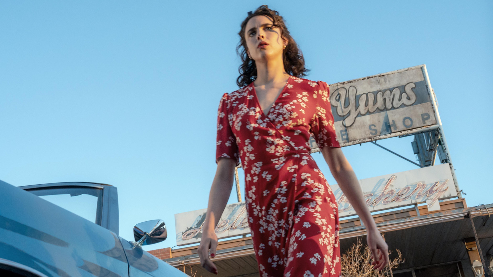 A comédia criminal de Margaret Qualley está cheia de falhas