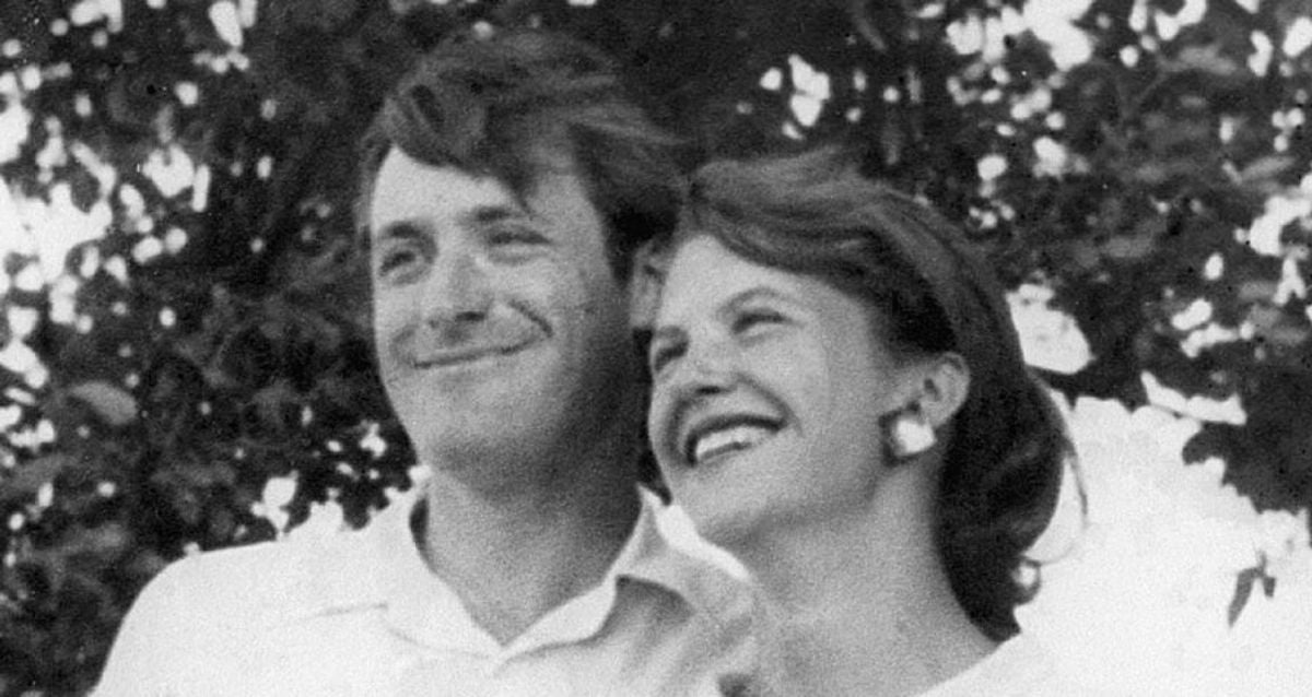 O aclamado poeta britânico e marido de Sylvia Plath